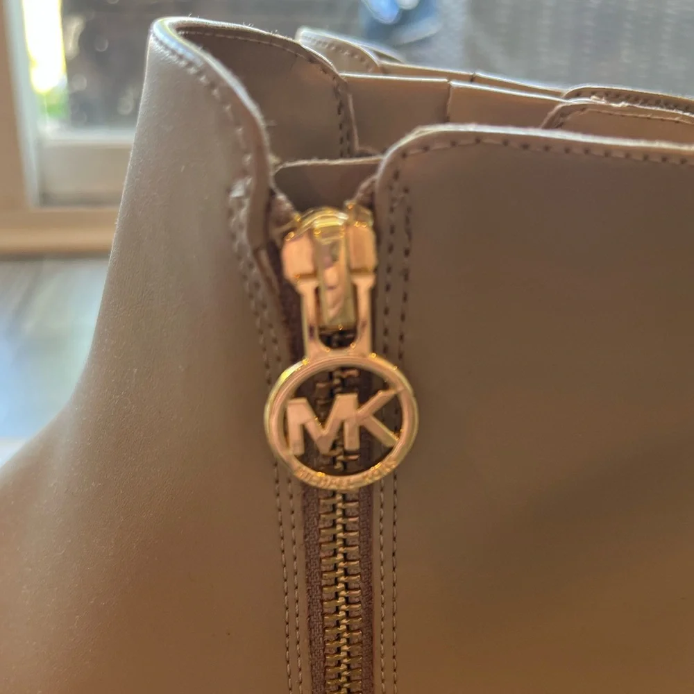 Michael Kors Women’s Lainey Leather Ankle Boot Tan Camel Leather Size 9 NWT